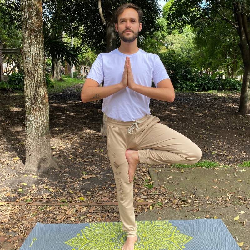 pantalon yoga hombre elementos